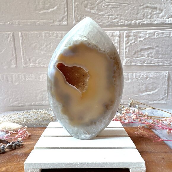 Gorgeous Large Agate with Druzy Flame/Free Form - Picture 5 of 6